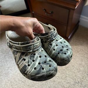 crocs